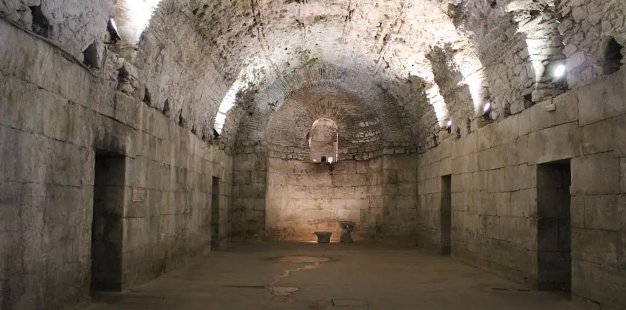 Υπόγειος ρωμαϊκός θολωτός χώρος στο παλάτι του Διοκλητιανού, Σπλιτ.