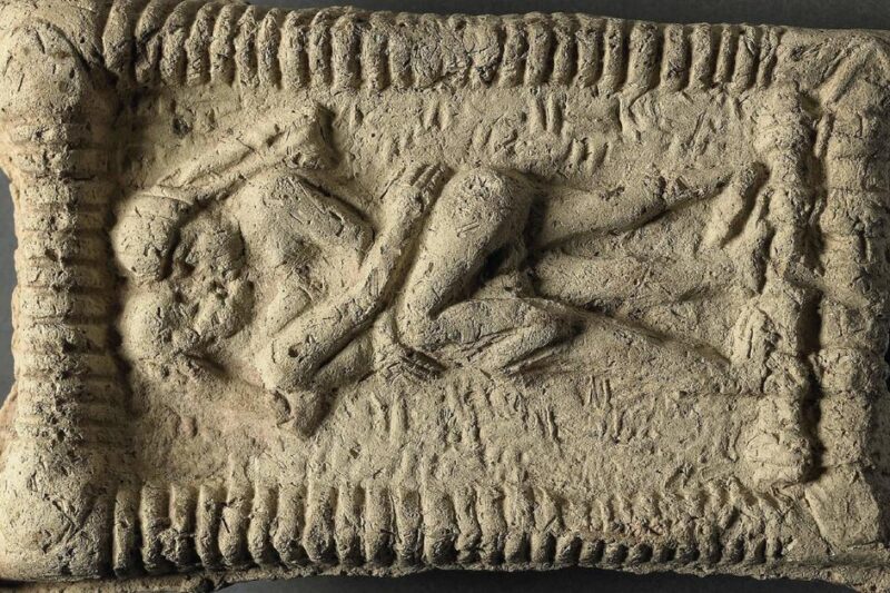 Το Πρώτο Φιλί στην Ιστορία: Νέα Ευρήματα από την Αρχαία Μεσοποταμία