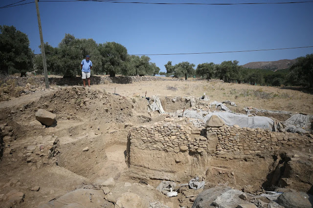 Ανασκαφές στον Τύμβο Ουγκούρλου-Ζεϊτινλίκ στην Ίμβρο, όπου βρέθηκαν σπίτια 8.800 ετών από τους πρώτους αγρότες του Αιγαίου.