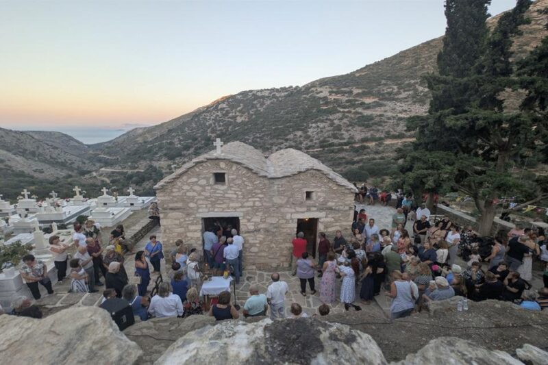 Ο Άγιος Ιωάννης στον Δανακό Νάξου με πλήθος πιστών στα θυρανοίξια μετά την αποκατάσταση