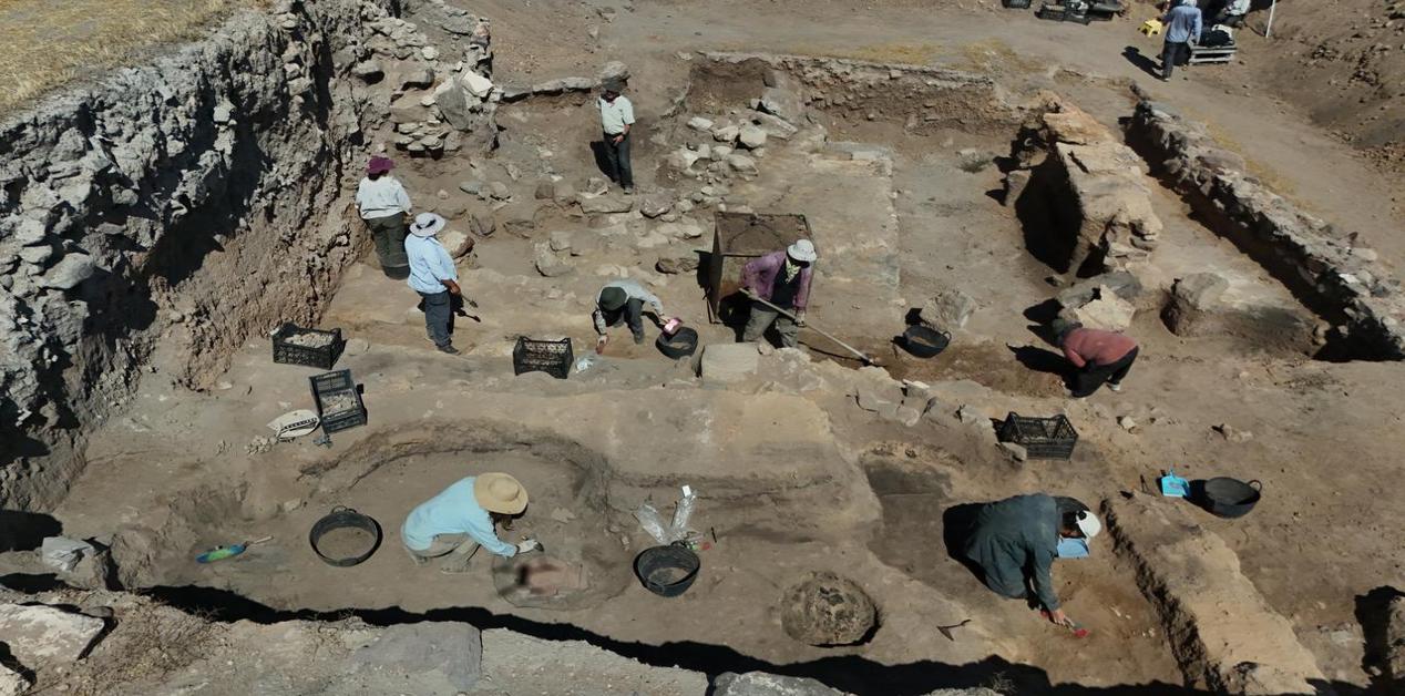 Αρχαιολόγοι εργάζονται σε ανασκαφές στο Κültepe, αποκαλύπτοντας σπίτια ηλικίας 4.700 ετών στην αρχαία Ανατολία.