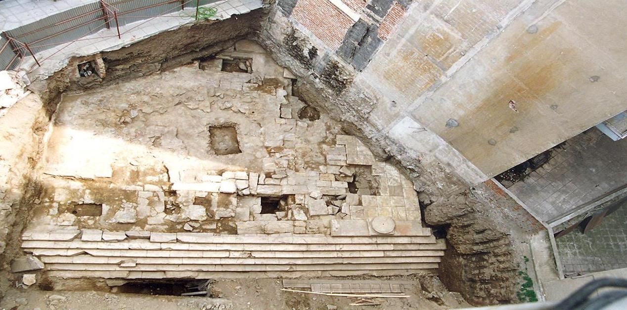Αρχαίος ναός που αποκαλύφθηκε στην πλατεία Αντιγονιδών στη Θεσσαλονίκη