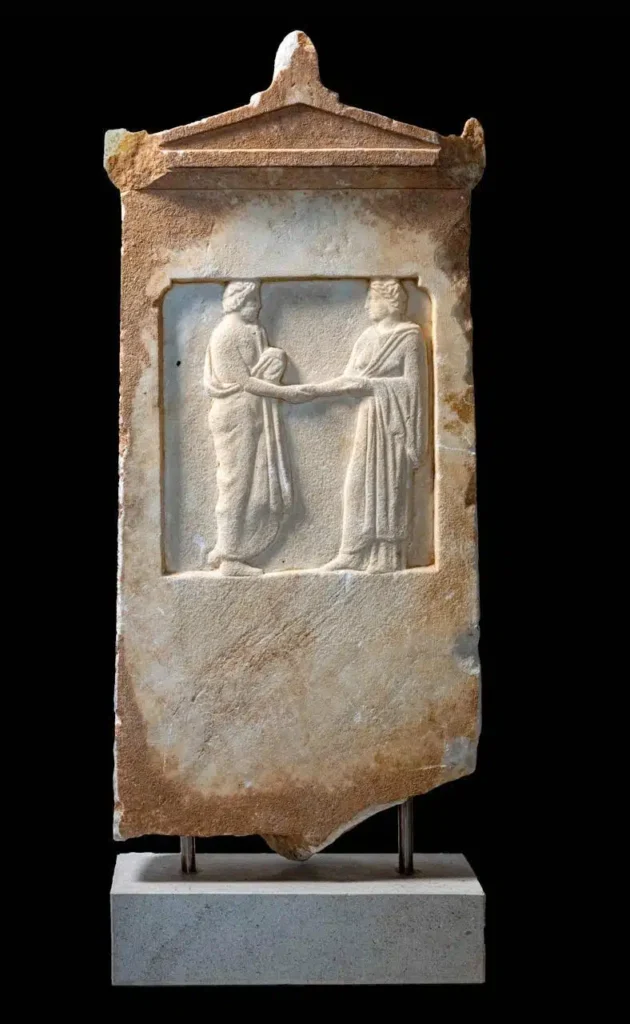 Μαρμάρινη επιτύμβια στήλη από τον εθελοντικό επαναπατρισμό 86 αρχαιοτήτων στην Ελλάδα