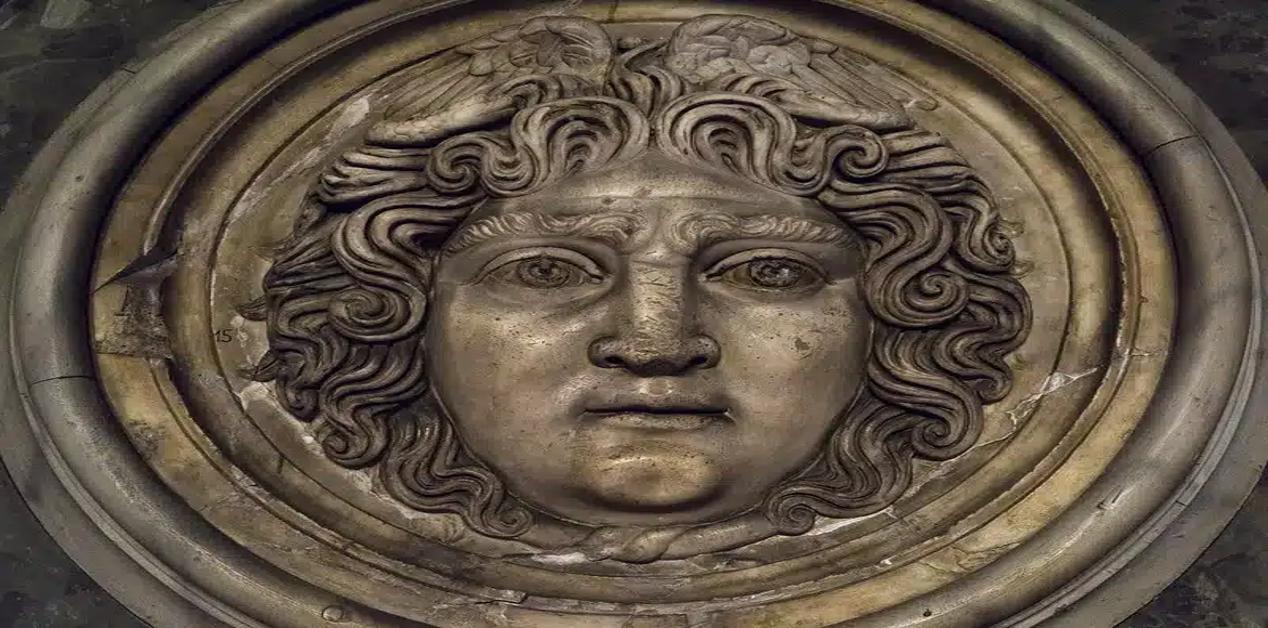 Γοργόνειο της Μέδουσας σε μαρμάρινη αναπαράσταση από την αρχαιότητα