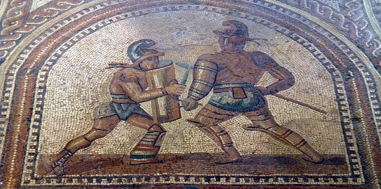Ρωμαϊκό ψηφιδωτό με μονομάχους, οπλομάχο και μιρμίλλωνα σε μάχη στην αρένα