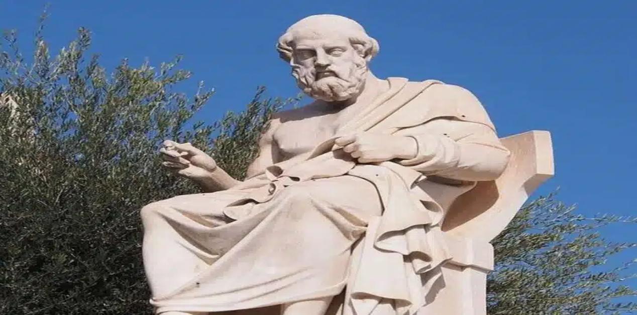 Άγαλμα του Πλάτωνα στην Ακαδημία Αθηνών