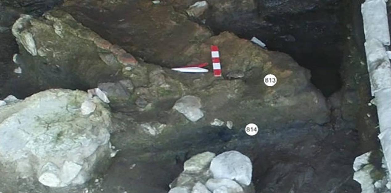 Ανασκαφή στο σπήλαιο Ινönü με ίχνη άνθρακα που χρησιμοποιήθηκαν ως προϊστορική ιατρική θεραπεία.