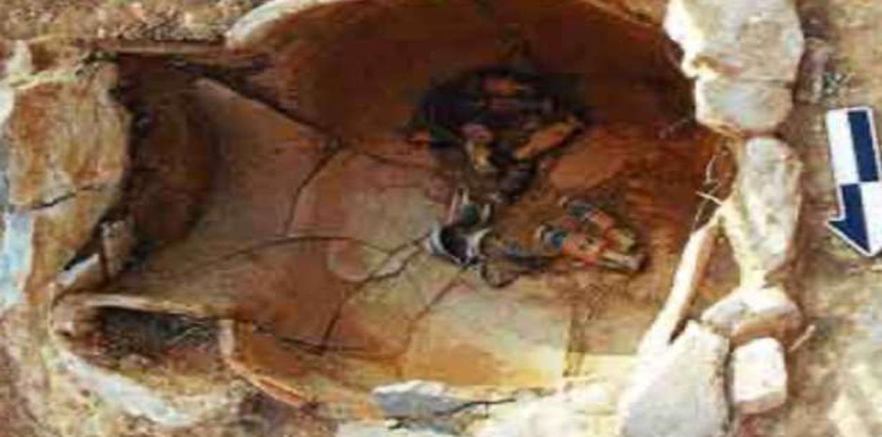 Χριστιανικό νεκροταφείο του 1821 στην Καστέλλα Εύβοιας με αρχαίο τάφο σε ανασκαφή.