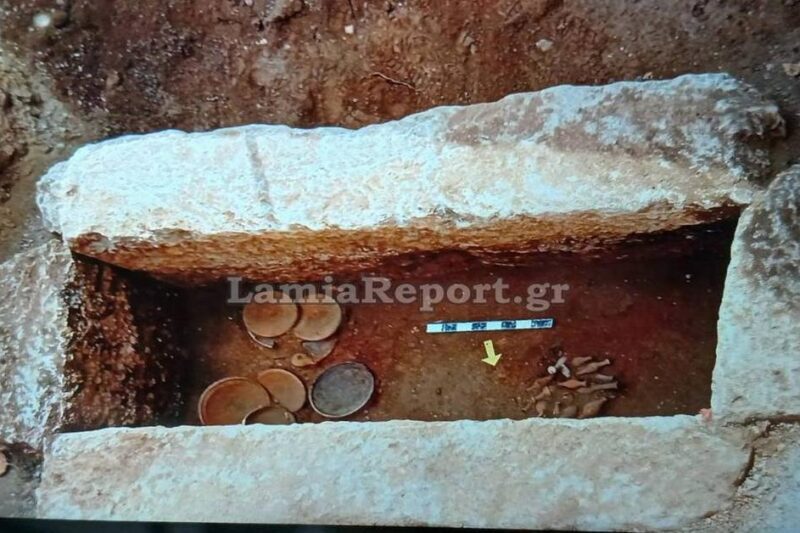 Εντοπίστηκαν τουλάχιστον τέσσερις αρχαίοι τάφοι με κτερίσματα στον Αχινό Φθιώτιδας