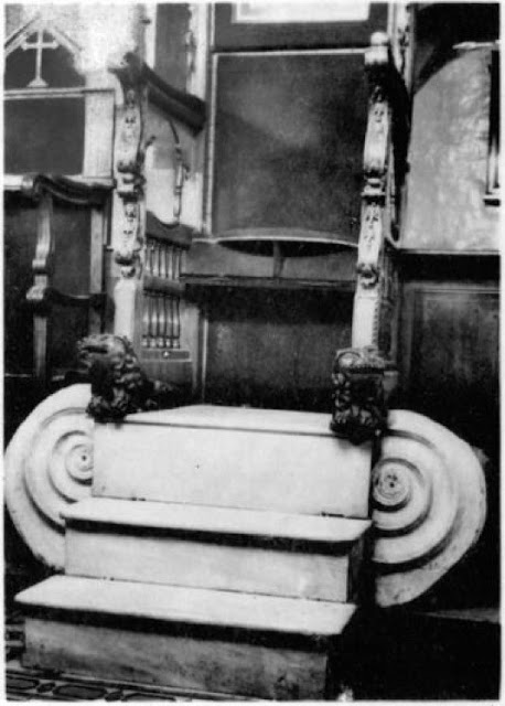 Ιωνικό κιονόκρανο ως υποπόδιο επισκοπικού θρόνου Παναγούδας Θεσσαλονίκης