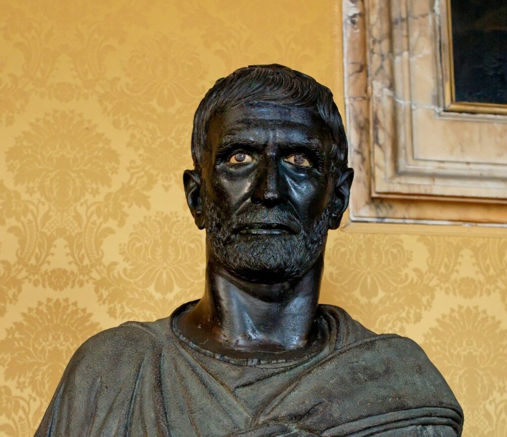 Χάλκινη προτομή του Λεύκιου Ιούνιου Βρούτου (Capitoline Brutus), Ρωμαίου υπάτου, με έντονα χαρακτηριστικά και ένθετα μάτια.