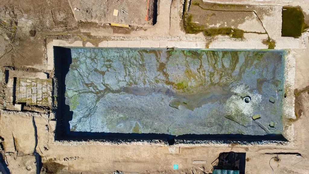 Αρχαία τελετουργική δεξαμενή κοντά στη Via Tiburtina στα ανατολικά προάστια της Ρώμης, μέρος ιερού συγκροτήματος 2.400 ετών.