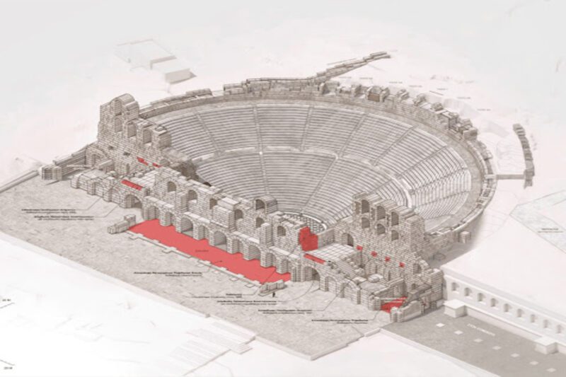 Τρισδιάστατο αρχιτεκτονικό σχέδιο αναστήλωσης του Ωδείου Ηρώδου Αττικού με επεξηγηματικές σημειώσεις για τις δομικές παρεμβάσεις. Μετά από δεκαετίες, το Ωδείο Ηρώδου Αττικού εισέρχεται σε τροχιά ολικής αναγέννησης. Το Υπουργείο Πολιτισμού, σε συνεργασία με το ΕΜΠ, ξεκινά ένα γιγαντιαίο αναστηλωτικό έργο που θα διαρκέσει τρία χρόνια.