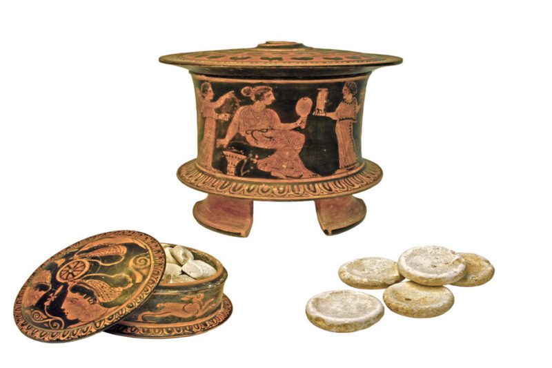 Ψιμύθιο στην Αρχαία Ελλάδα: Το Μυστικό Ομορφιάς που Κρύβουν οι Πυξίδες του Εθνικού Αρχαιολογικού Μουσείου