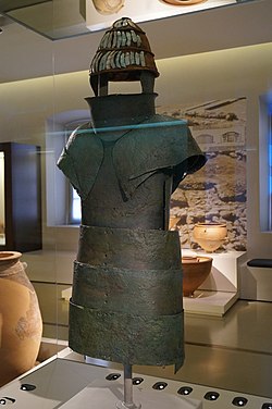 Η αυθεντική χάλκινη Πανοπλία των Δενδρών που φορούσαν οι Μυκηναίοι πολεμιστές της εποχής του Χαλκού.