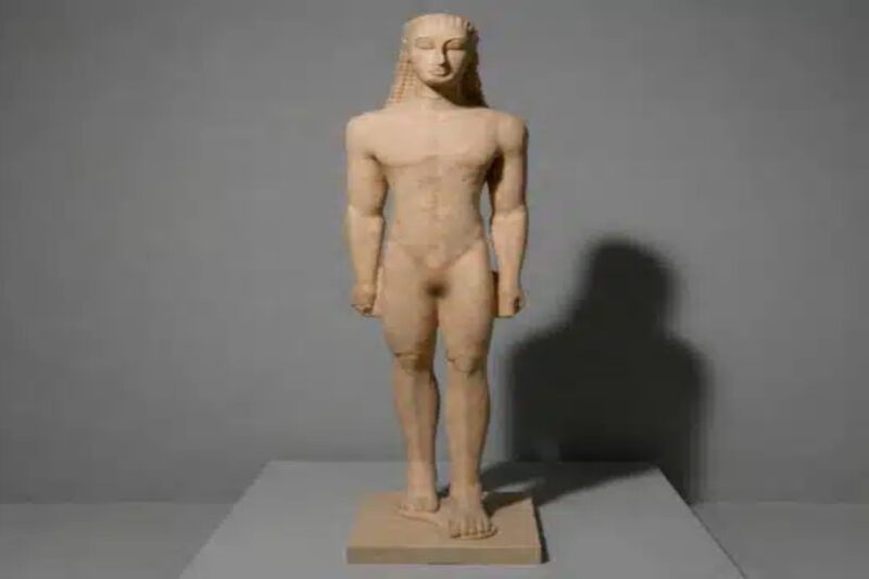 Γιατί τα αρχαία ελληνικά αγάλματα είχαν το αριστερό πόδι μπροστά;