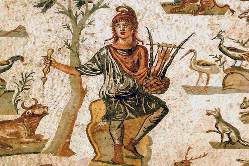Ρωμαϊκό ψηφιδωτό που απεικονίζει τον Θράκα ήρωα Ορφέα με λύρα, περιτριγυρισμένο από άγρια ζώα, με παραδοσιακή θρακική ενδυμασία και φρυγικό σκούφο.