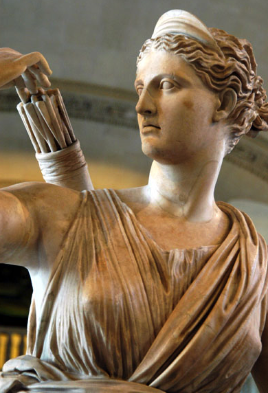 Μαρμάρινη προτομή της θεάς Αρτέμιδος που ανασύρει ένα βέλος από τη φαρέτρα της.
