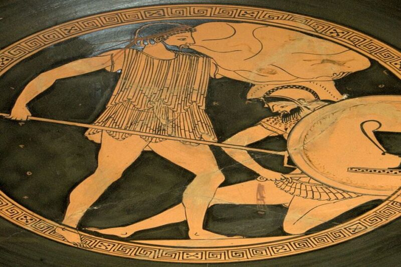 Ερυθρόμορφη κύλικα με τον Ποσειδώνα να επιτίθεται στον Γίγαντα Πολυβώτη κρατώντας τρίαινα και βράχο.