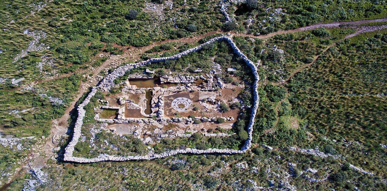Αεροφωτογραφία των αρχαίων ερειπίων και του ψηφιδωτού στο Ταίναρο.