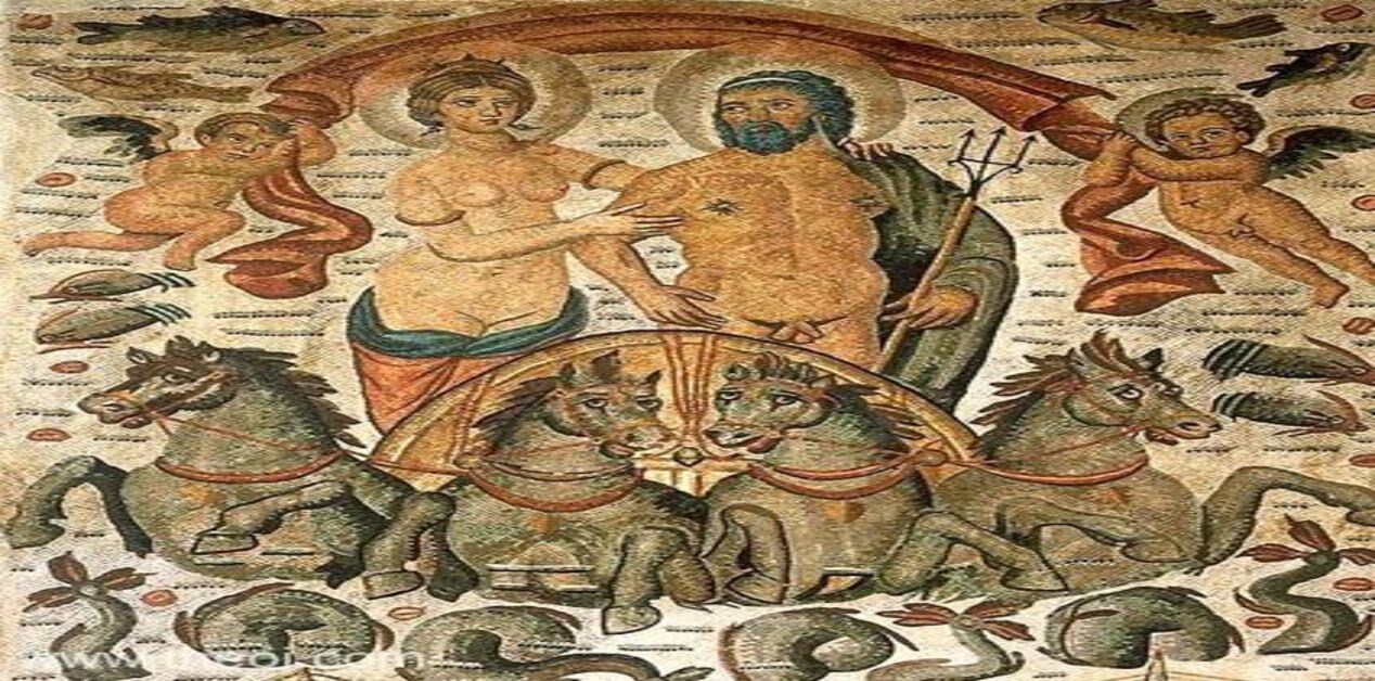 Αρχαίο ρωμαϊκό ψηφιδωτό που απεικονίζει τον Ποσειδώνα με τρίαινα και τη νύμφη Βερόη (σε ρόλο Αμφιτρίτης) σε τέθριππο που σύρεται από θαλάσσια πλάσματα, πλαισιωμένο από ερωτιδέα.